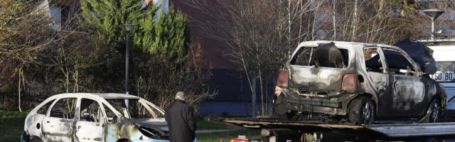 Korona uticala i na neslavnu tradiciju paljenja automobila u novogodišnjoj noći