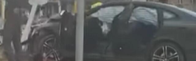 Sudar kod Galenike: Automobili smrskani, stigla Hitna pomoć