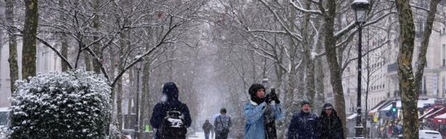 Snežno nevreme pogodilo Francusku: Vozač upao u reku, najmanje 5 mrtvih