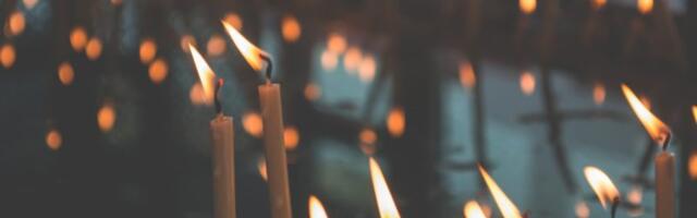 U subotu su Zimske zadušnice: Evo šta se nosi na groblji i koji običaji su obavezni za sve vernike