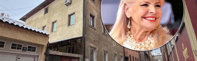 "HANKA PALDUM NE IZLAZI IZ ORONULE KUĆE, OSIM KOD SINA U ZATVOR" Komšije slavne pevačice oplele: Teško joj pada bruka, dotuklo je kad je ovo uradio (FOTO)