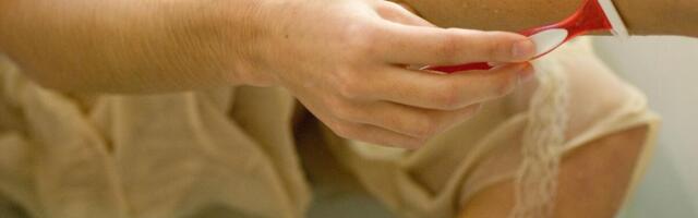 LEKAR OTKRIO KOJE DELOVE TELA SRBI RETKO PERU, PRAVE SE LUDI, PA NADRLJAJU: Zapostavljaju ovo pa navuku INFEKCIJE!