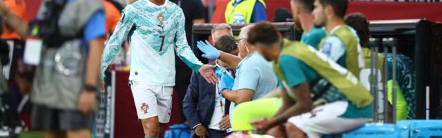 Ronaldo napravio opšti metež u Torontu: Posle gola iz penala izašao na balkon hotela i oduševio navijače