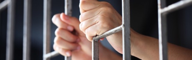 Četiri osobe uhapšene u Parizu zbog tajnih žurki tokom policijskog časa