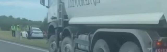 AUTOMOBIL SLETEO S PUTA! Saobraćajna nesreća kod Niša POLICIJA NA LICU MESTA