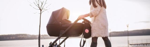 Opasnost na sve strane: Majke POSRED ULICE šetaju decu i bebe u kolicima (VIDEO)