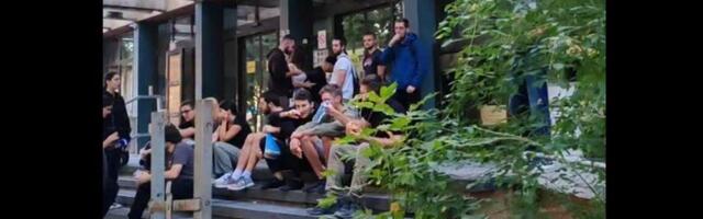 Studenti blokirali sud: Tužilac za nadstrešnicu zaustavljen na ulazu