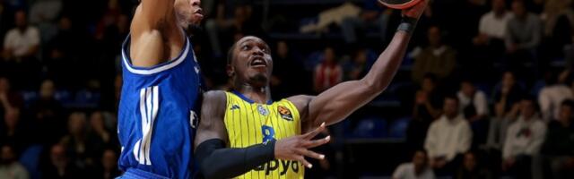 Ludnica u Beogradu: Makabi srušio Kraljeve (FOTO)