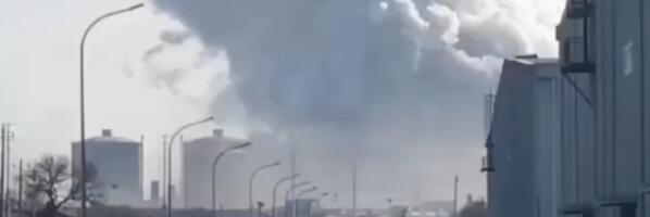 STRAVIČNA EKSPLOZIJA U KINI ODNELA NAJMANJE DVA ŽIVOTA: Pojavio se snimak nakon detonacije, oblak dima kao sa apokaliptičnih scena (VIDEO)