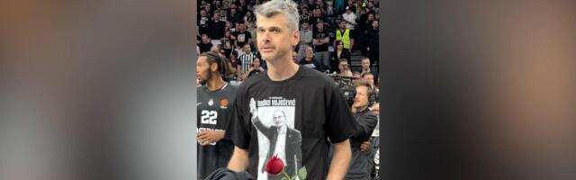 Novica, Pavlović, Lovernj podržavaju danas crno-bele u majicama Duška Vujoševića