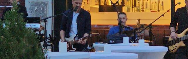 Brat mu je umro, a morao je da peva posle 20 dana celu noć: Pevač otvorio dušu: "To je neizdrživa bol"