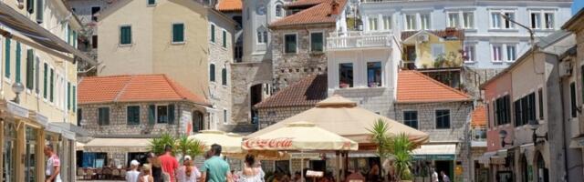 Horor na crnogorskom primorju! Prevaranti upali među srpske turiste, više od 20 ljudi nasamareno u jednom danu