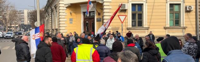 Vinarčani pešice došli do sedišta grada, primljeni na razgovor, koji se nastavljaju i sutra