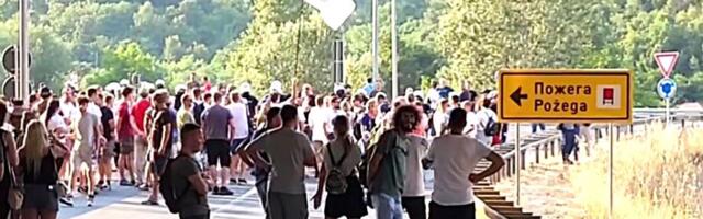 Nije blokiran auto-put, ali jeste deo magistrale Čačak – Užice kod Pakovraća