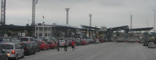 Zadržavanje na prelazu Preševo oko sat vremena, na Gradini  oko 20 minuta