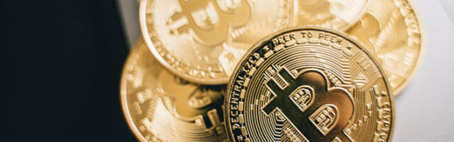 Биткоин забележио благи раст на 57.700 евра