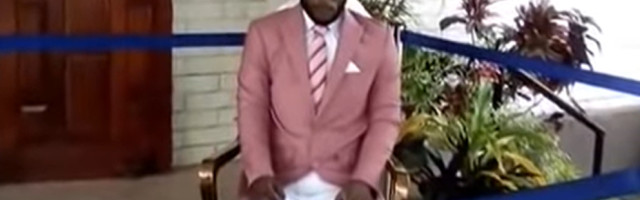 Pokojnika doneli na stolici i nastao je haos (VIDEO)