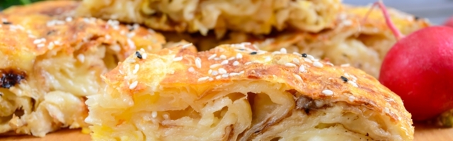 Pita rolat sa sirom, jajima i jogurtom - sočna i preukusna! (RECEPT)