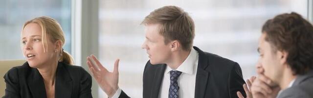 Znakovi da vam osoba pokazuje lažne emocije