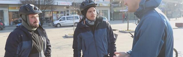 Чашица српске ракије продрмала и загрејала смрзнуте Французе, циклотуристи Никола и Дамиан одушевљени Србијом