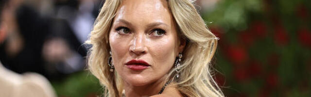 Kako nositi mini haljine leta 2024. prema Kate Moss