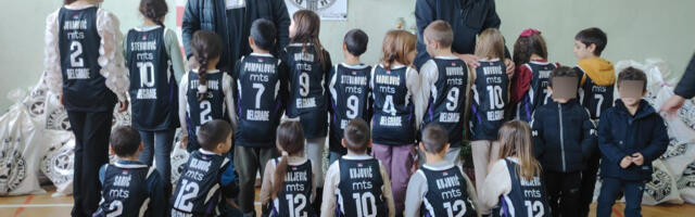 Partizan usrećio mališane: Posebni darovi za decu iz Kosaničke Rače i Kuršumlije