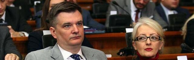 "Definicija šizofrenije": Ovo je zahtev koji je potpisalo 100 poslanika režima u vezi referenduma o smeni Vučića (FOTO)