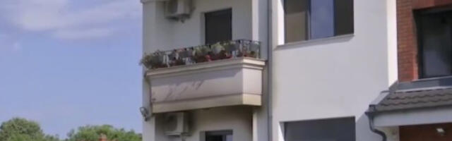 UMALO NASTRADALI ZBOG ELEKTRČNOG BICIKLA Detalji požara u Surčinu u kojem su povređene  dve bebe i devojka