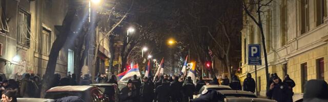 Dva kordona policije razdvajaju fašite i antifašiste u centru Beograda