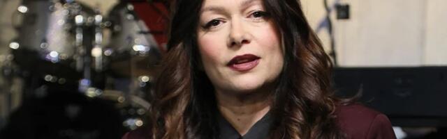 NIJE ŽALILA NI EVRA! Otkrivena vrtoglava suma koju je Luna Đogani iskeširala Ivani Peters za prateće vokale, a evo da li se pevačica kaje zbog saradnje!