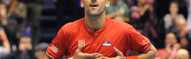 Nole ispao šmeker, sa muzičarima na parkingu otpevao čuveni hit Marinka Rokvića (VIDEO)