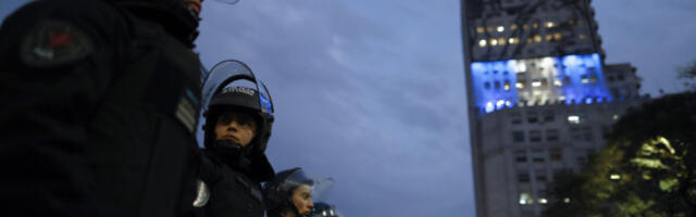 PUCNJAVA U ŠKOLI - UBIJEN DEČAK, IMA RANJENIH! Tinejdžer (15) izašao iz toaleta i zapucao, učenici vrišteći bežali niz hodnike! (VIDEO)