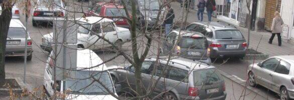 Sremska Mitrovica u problemu: Preko 36.000 vozila na ulicama u borbi za parking mesta, gužve postaju nepodnošljive