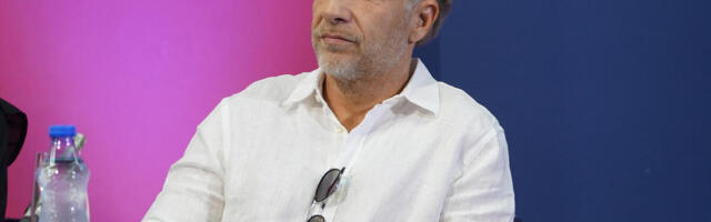 Šta to radi Milan Kalinić? Ponovo nakon 8 godina osvanuo njegov snimak iz kade, tompus u ruci, ljudi u šoku (VIDEO)