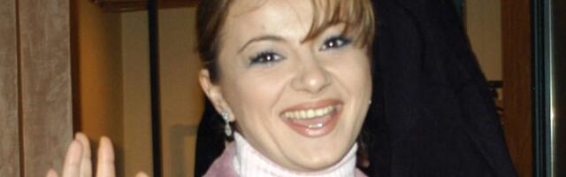 OMILJENA PEVAČICA (47) ZAUVEK OTIŠLA IZ SRBIJE: Nema ni vile ni avione, NEGUJE STARE I BOLESNE OSOBE, a evo da li bi se ikada vratila mikrofonu