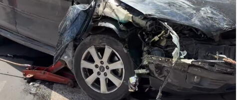 JEZIVA NESREĆA U NIŠU Automobili se sudarili na raskrsnici, tri osobe hitno prevezene u bolnicu