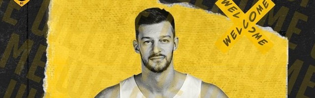 Povratak iz Japana: Stevan Jelovac i zvanično igrač AEK-a