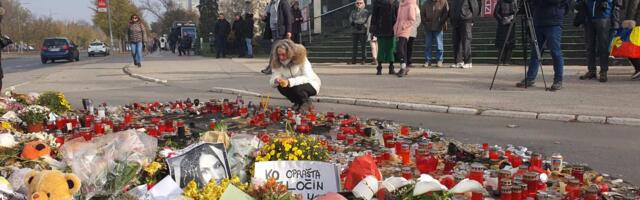 Održava se protestna akcija Zastani Srbijo 15 minuta za 15 izgubljenih života (FOTO)