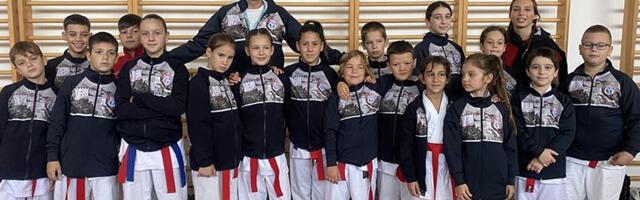 Javni karate trening na trgu