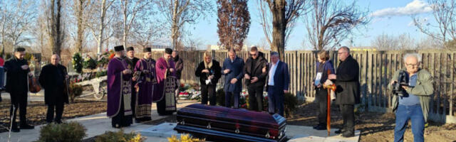 POTRESAN DETALJ SA SAHRANE TATJANE JEČMENICE: Evo šta su joj posuli po grobu čim je spuštena u zemlju! (FOTO)