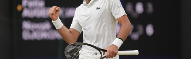 NOVAK SILNI U POLUFINALU VIMBLDONA: Đoković posle pet sati rovovske borbe slomio Kanađanina