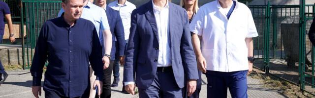 Macut i Lončar u mobilnoj ambulanti u Velikom selu pregledaju pacijente