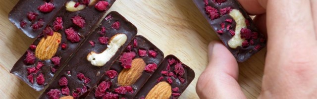 Domaća čokolada je neuporedivo lepša od kupovne i najzdraviji je desert ikada