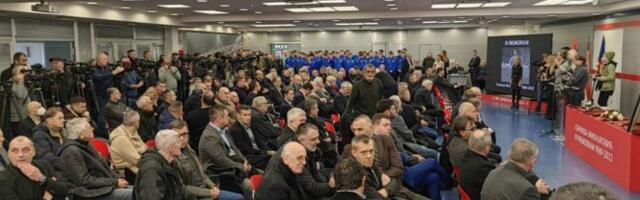 TUGA! POTRESNE SCENE NA MARAKANI! Suze same tekle na komemoraciji za Mihu! Plakali svi, a POSLEDNJU POŠTU SINIŠI SU ODALI OVAKO! (VIDEO)