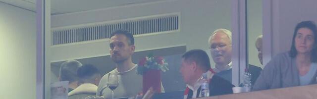 Američki ambasador gledao Zvezdu, ali napustio Arenu na poluvremenu! (FOTO)