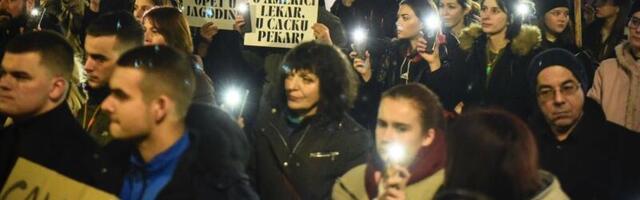 Ovako je u petak bilo na protestu ispred Gimnazije (FOTO GALERIJA)