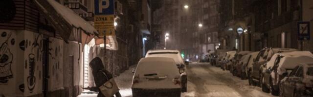 SNEG POČEO DA PADA, VEJAVICE STIŽU I U BEOGRAD! Oglasio se RHMZ: Padavine traju i noćas, a ovde će biti najjače (MAPE)