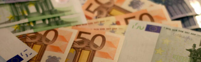 ​Средњи курс за евро у петак 117,4403 динара