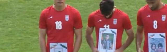 Ирански фудбалери изашли на терен носећи фотографије убијене деце