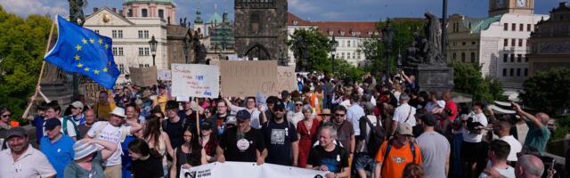 Veliki protesti u Pragu: Česti ovako brane javni servis od premijera Andreja Babiša